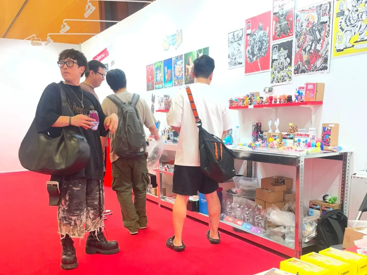 Paviliun Indonesia menampilkan karya art toys kreator Indonesia di URBAN BREAK & TOY CON SEOUL 2026, Seoul. (Posnews/Kemendag)