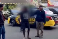 Polisi menangkap pembunuh mahasiswa Stikes Kendedes Malang di asrama. (Posnews/YouTube)

