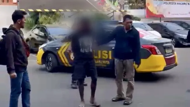 Polisi menangkap pembunuh mahasiswa Stikes Kendedes Malang di asrama. (Posnews/YouTube)

