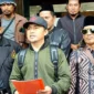 PWI-LS menyerahkan nota keberatan terkait Makam Mbah Priok kepada Pemerintah Kota Jakarta Utara di Kantor Wali Kota Tanjung Priok, Jakarta Utara. (Posnews/MR)
