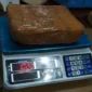 Petugas Bareskrim Polri menunjukkan barang bukti 10 kilogram sabu hasil penyitaan di Pekanbaru, Riau. (Posnews/Bareskrim)