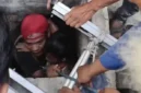 Petugas Damkar mengevakuasi bocah 9 tahun dari sumur sedalam 10 meter di Ciomas, Bogor. (Posnews/Damkar Bogor)