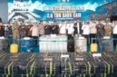 Petugas gabungan BNN, Bea Cukai, dan Polda Kepri mengungkap penyelundupan 2,6 ton sabu cair di perairan Kepulauan Riau. (Posnews/Bea Cukai)
