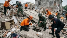 BNPB mencatat 68 orang meninggal dan 213 luka akibat gempa M 7 di NTT. Basarnas tetap siaga, sementara dua rumah sakit lapangan dikirim.