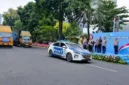Polda Metro Jaya melepas 12 truk bantuan kemanusiaan untuk korban gempa NTT pada HUT ke-81 RI. (Posnews/Humas PMJ)