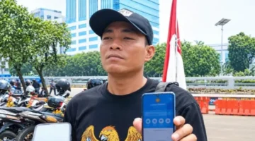 AMPB menyampaikan tuntutan RUU Perampasan Aset di depan Gedung DPR RI Jakarta.(Posnews/Ist)
