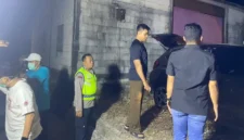 Polisi melakukan olah TKP penemuan mayat di dalam bagasi mobil di Gubug, Grobogan, Jawa Tengah. Posnews/Polsek Gubuk)