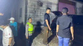 Polisi melakukan olah TKP penemuan mayat di dalam bagasi mobil di Gubug, Grobogan, Jawa Tengah. Posnews/Polsek Gubuk)