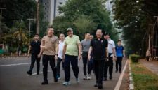 Polisi menyiapkan pengamanan menjelang aksi demo 27 Agustus 2026 di Gedung DPR Jakarta. (Posnews/Humas PMJ)