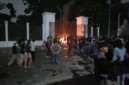 Polisi berjaga di sekitar Gedung DPR/MPR Jakarta setelah aksi demonstrasi berujung kerusakan fasilitas umum. (Posnews/Ist)