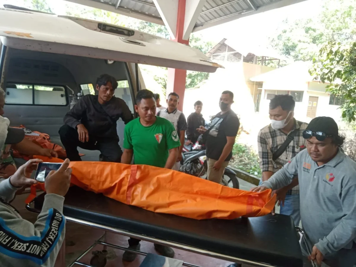 Polisi melakukan olah TKP di lokasi penemuan jasad ibu dan balita di hutan Kabupaten Landak, Kalimantan Barat. (Posnews/Polres Landak)