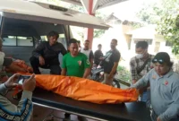 Polisi melakukan olah TKP di lokasi penemuan jasad ibu dan balita di hutan Kabupaten Landak, Kalimantan Barat. (Posnews/Polres Landak)