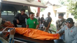 Polisi melakukan olah TKP di lokasi penemuan jasad ibu dan balita di hutan Kabupaten Landak, Kalimantan Barat. (Posnews/Polres Landak)