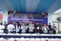 Polres Metro Jakarta Barat memusnahkan barang bukti narkoba dan prekursor senilai Rp119 miliar hasil pengungkapan jaringan internasional.
