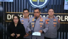 Kadiv Humas Polri Irjen Pol. Johnny Eddizon Isir