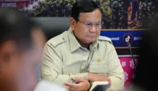 Presiden Prabowo Subianto memimpin rapat penanganan karhutla di Palembang, Sumatera Selatan. (Posnews/Biro Setpres)