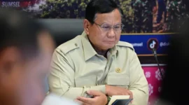 Presiden Prabowo Subianto memimpin rapat penanganan karhutla di Palembang, Sumatera Selatan. (Posnews/Biro Setpres)