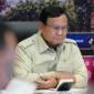 Presiden Prabowo Subianto memimpin rapat penanganan karhutla di Palembang, Sumatera Selatan. (Posnews/Biro Setpres)