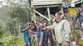Personel Operasi Damai Cartenz melakukan penyisiran di kawasan Tembagapura, Mimika, Papua Tengah. (Posnews/Bareskrim)
