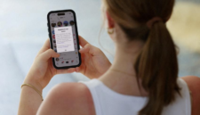 Pembelaan aturan digital anak. Pemerintah Australia mempertahankan kebijakan larangan media sosial anak di bawah 16 tahun meskipun delapan dari ten remaja masih aktif menggunakannya. Dok: Istimewa.