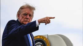Presiden Donald Trump menandatangani dua perintah eksekutif untuk membatasi hak kewarganegaraan berdasarkan tempat lahir usai Mahkamah Agung menolak kebijakan sebelumnya. Dok: Istimewa.