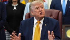 Presiden Donald Trump menunda serangan besar-besaran ke Iran demi memberi kesempatan terakhir pada perundingan diplomasi Selat Hormuz. Dok: Istimewa.