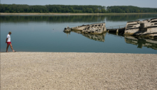 Penyusutan air Sungai Donau akibat kekeringan menyingkap bangkai kapal perang Nazi Perang Dunia II di Serbia. Dok: Istimewa.