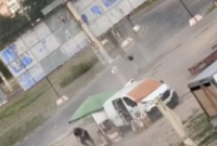 Rekaman video memperlihatkan drone militer Rusia mengejar dan melukai seorang pedagang sayur di Kherson. Dok: Istimewa.