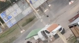 Rekaman video memperlihatkan drone militer Rusia mengejar dan melukai seorang pedagang sayur di Kherson. Dok: Istimewa.