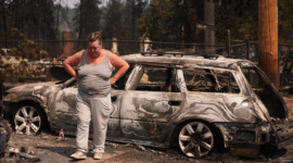 Petugas pemadam mengatasi tiga titik kebakaran hutan besar di Spokane Washington. Dok: Istimewa.