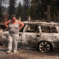 Petugas pemadam mengatasi tiga titik kebakaran hutan besar di Spokane Washington. Dok: Istimewa.
