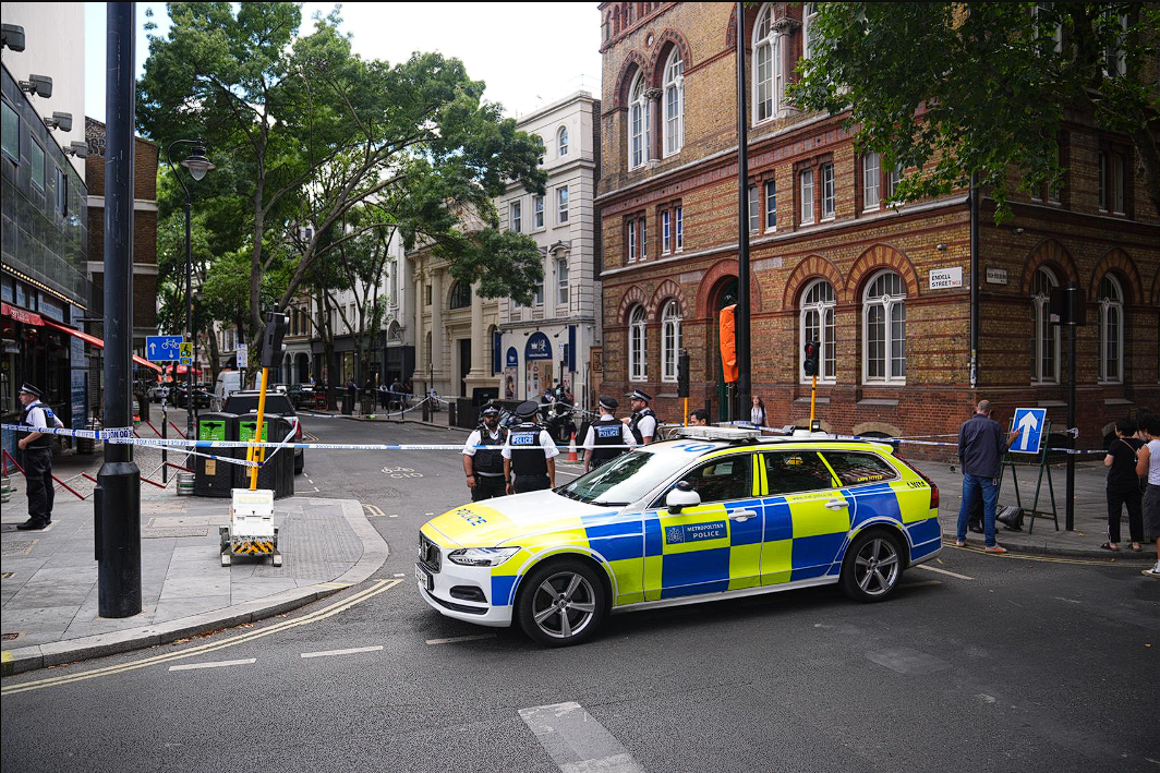Polisi London menahan seorang wanita setelah ia melukai empat pria di kawasan Covent Garden. Dok: Istimewa.