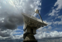 Para ilmuwan di Observatorium Chilbolton Inggris melacak ribuan sampah antariksa dan potensi bahaya asteroid untuk melindungi satelit serta keselamatan Bumi. Dok: Istimewa.