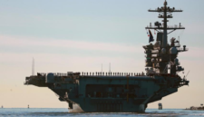 Komandan militer AS di Timur Tengah memuji kepemimpinan awak USS Lincoln, sementara utusan AS Jared Kushner menggelar pertemuan langka. Dok: Istimewa.