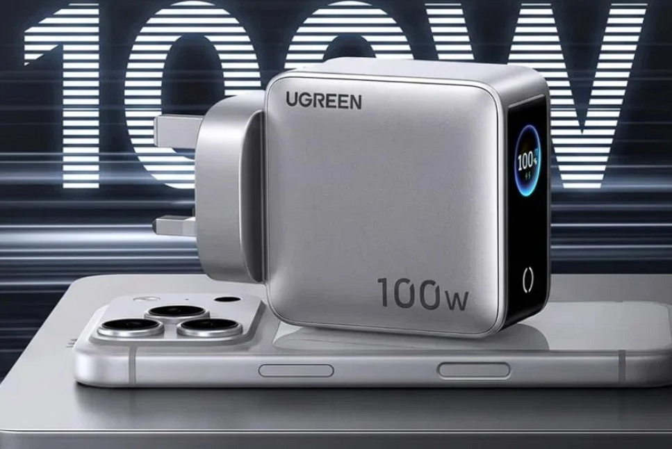 Ugreen resmi mengumumkan penjualan charger Nexode Pro 100W four-port GaN di pasar Inggris, dilengkapi layar TFT dan dukungan pengisian cepat. Dok: Istimewa.