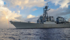 Kapal perusak Angkatan Laut AS USS Benfold mengalami mati listrik selama empat hari di Samudra Pasifik hingga harus ditarik ke Teluk Subic, Filipina. Dok: Istimewa.