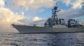 Kapal perusak Angkatan Laut AS USS Benfold mengalami mati listrik selama empat hari di Samudra Pasifik hingga harus ditarik ke Teluk Subic, Filipina. Dok: Istimewa.