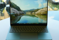 Microsoft resmi meluncurkan Surface Laptop 8 berbasis ARM dengan peningkat daya tahan baterai, namun mematok harga lebih mahal akibat kenaikan biaya komponen memori. Dok: Istimewa.