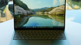Microsoft resmi meluncurkan Surface Laptop 8 berbasis ARM dengan peningkat daya tahan baterai, namun mematok harga lebih mahal akibat kenaikan biaya komponen memori. Dok: Istimewa.