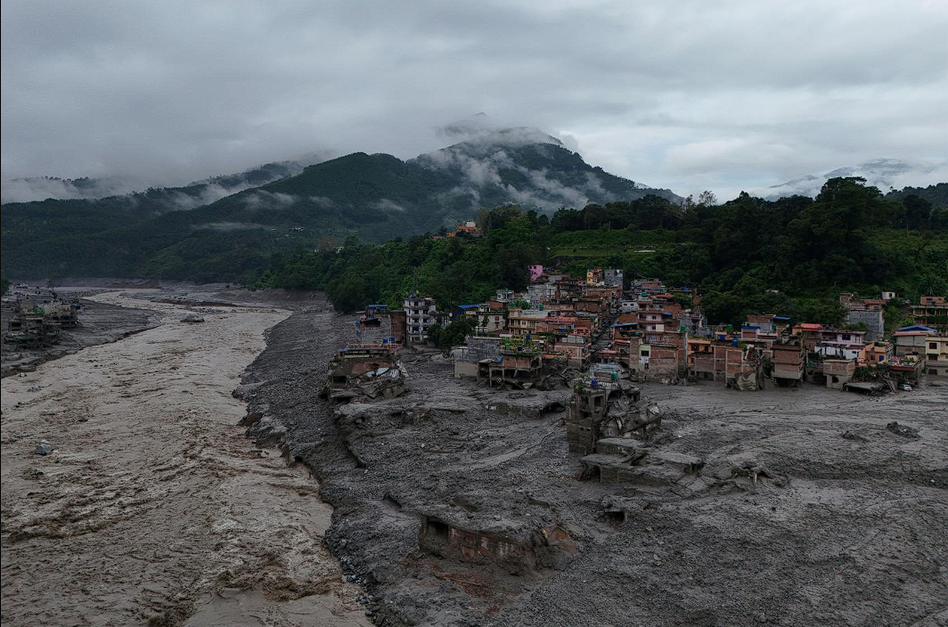 Banjir bandang akibat longsor gletser di perbatasan Nepal-China menewaskan 359 orang, dengan ribuan lainnya masih hilang dan ancaman banjir susulan.