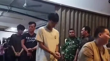 Tersangka kasus dugaan kasino Batam dibawa Bareskrim Polri untuk pemeriksaan lanjutan. (Posnews/Ist)
