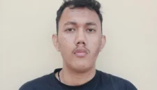 Petugas Polda Metro Jaya melakukan penyidikan kasus mutilasi di Pancoran Mas, Depok, setelah mengungkap temuan baru dari pemeriksaan ponsel tersangka Saepul alias Saepullah. (Posnews/Tim Resmob PMJ)