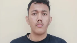 Petugas Polda Metro Jaya melakukan penyidikan kasus mutilasi di Pancoran Mas, Depok, setelah mengungkap temuan baru dari pemeriksaan ponsel tersangka Saepul alias Saepullah. (Posnews/Tim Resmob PMJ)
