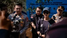 Tim forensik melakukan ekshumasi jasad Sutrimo di Desa Wlahar Kecamatan Wangon Kabupaten Banyumas. (Posnews/Humas PMJ)