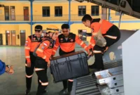 Tim SAR Polri bersama anjing K9 disiapkan untuk mencari korban gempa di Nusa Tenggara Timur. (Posnews/Humas Polri)