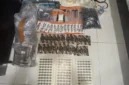 Polisi mengamankan barang bukti vape etomidate dan cartridge di kamar kos Jakarta Selatan. (Posnews/Bareskrim Polri)

