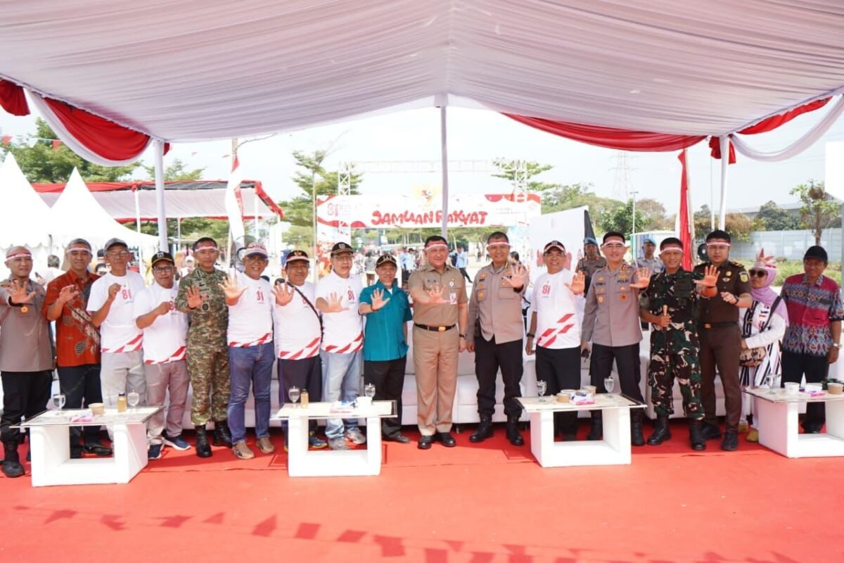 Warga mengikuti Jamuan Rakyat HUT ke-81 Kemerdekaan RI di Jakarta International Stadium, Jakarta Utara. (Posnews/Ist)
