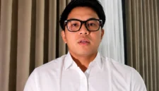 YouTuber Bigmo memberikan keterangan kepada wartawan usai menjalani pemeriksaan di Polda Metro Jaya. (Posnews/Ist)