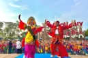 2.713 penari dari 12 negara membawakan Tari Semarak Jali-Jali Betawi di Ancol. (Posnews/Ancol)
