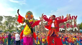 2.713 penari dari 12 negara membawakan Tari Semarak Jali-Jali Betawi di Ancol. (Posnews/Ancol)
